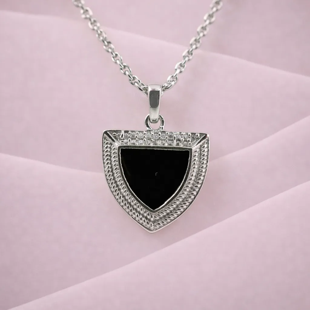 Onyx Crest Shield Pendant S (2).webp